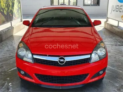 Usado Opel Astra GTC Sport 120 CV (88 kW) 2007 Rojo Berlina