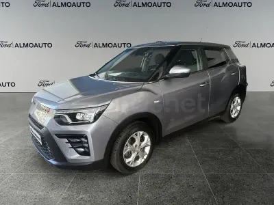 Usado SsangYong Tivoli 163 CV (119 kW) 2024 Gris / plata SUV