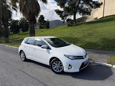 Usado Toyota Auris Business Edition 132 CV (97 kW) 2014 Blanco Utilitario