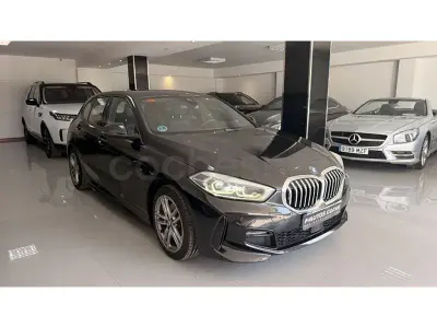 Usado BMW 118 140 CV (102 kW) 2021 Negro Utilitario