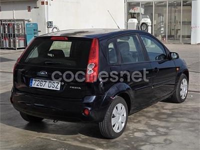 Usado Ford Fiesta Ghia 80 CV (58 kW) 2006 Negro Utilitario