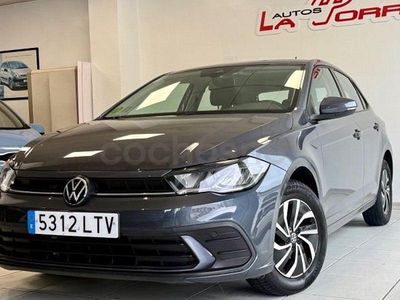 Usado VW Polo Life 95 CV (69 kW) 2021 Gris / plata Utilitario