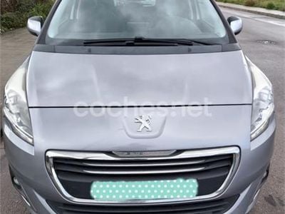 Gris / plata Usado 2015 Peugeot 5008 Allure Monovolumen | 8900 € (Precio justo)