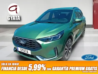 Usado Ford Kuga ST-Line X 243 CV (178 kW) 2024 Verde SUV