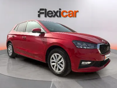 Usado Skoda Fabia Selection 116 CV (85 kW) 2025 Rojo Utilitario
