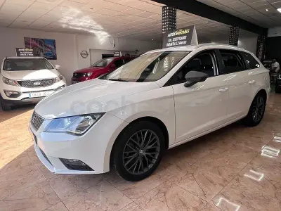Usado Seat Leon Style 110 CV (80 kW) 2015 Blanco Familiar