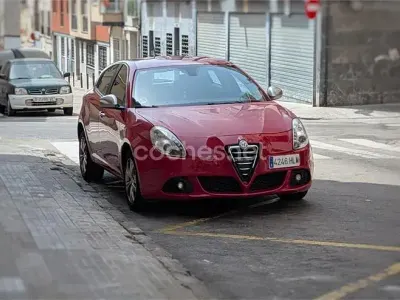 Usado Alfa Romeo Giulietta Progression 105 CV (77 kW) 2012 Granate Utilitario