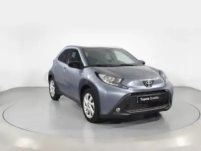 Usado Toyota Aygo X Play 72 CV (52 kW) 2025 Gris / plata SUV