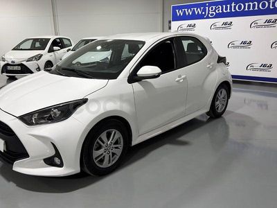 Usado Toyota Yaris Hybrid Business Edition 116 CV (85 kW) 2021 Blanco Berlina