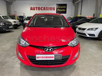Usado Hyundai i20 85 CV (62 kW) 2013 Rojo Utilitario