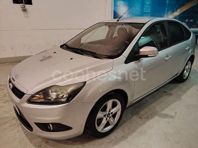 Gris / plata Usado 2010 Ford Focus Trend Berlina | 3350 € (Super precio)