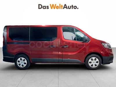 Usado Renault Trafic 150 CV (110 kW) 2023 Rojo Monovolumen