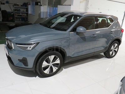 Käytetty Volvo XC40 Core 211 HP (155 kW) 2022 Sininen Katumaasturi