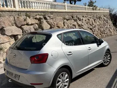 Usado Seat Ibiza I-Tech 105 CV (77 kW) 2014 Gris / plata Berlina