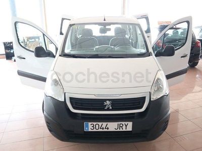 Usado Peugeot Partner Tepee Active 100 CV (73 kW) 2016 Blanco Monovolumen