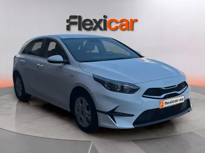 Usado Kia Ceed 136 CV (100 kW) 2023 Blanco Utilitario