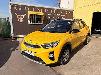 Usado Kia Stonic 84 CV (61 kW) 2019 Amarillo SUV