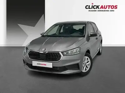 Usado Skoda Fabia Essence 95 CV (69 kW) 2025 Gris / plata Utilitario