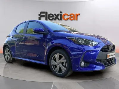 Usado Toyota Yaris Hybrid Active 116 CV (85 kW) 2025 Azul Berlina