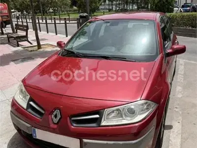 Usado Renault Mégane II 105 CV (77 kW) 2008 Granate Berlina