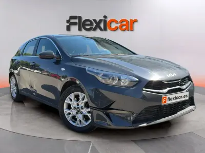 Usado Kia Ceed 136 CV (100 kW) 2023 Gris Utilitario
