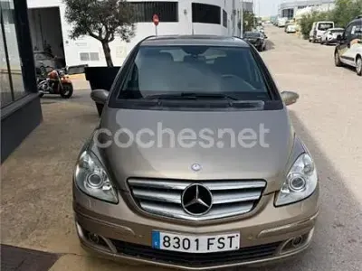Usado Mercedes B200 140 CV (102 kW) 2007 Gris / plata Monovolumen