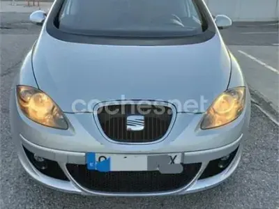 Usado Seat Altea Sport 105 CV (77 kW) 2005 Gris / plata Monovolumen