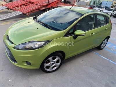 Usado Ford Fiesta Trend 68 CV (50 kW) 2009 Verde Utilitario