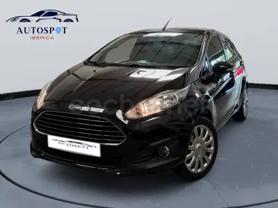 Usado Ford Fiesta Trend 75 CV (55 kW) 2015 Negro Utilitario