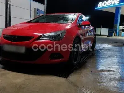 Usado Opel Astra GTC Sportive 165 CV (121 kW) 2012 Rojo Berlina