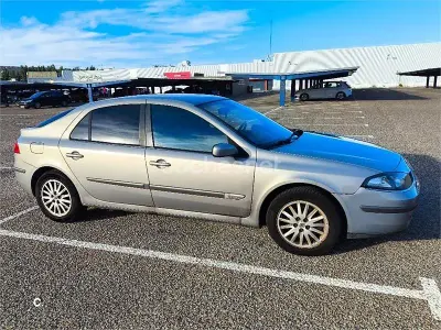 Usado Renault Laguna III Expression 130 CV (95 kW) 2007 Gris / plata Berlina