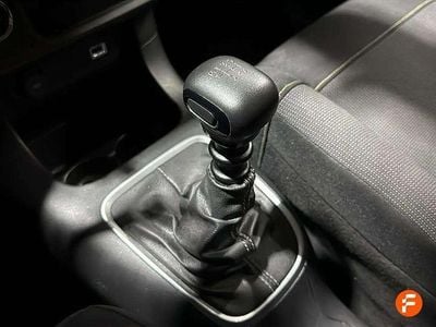 Usado Citroën C3 Shine 102 HP (75 kW) 2023 Vermelho Sedan