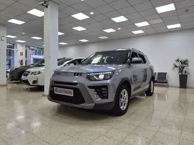 Usado SsangYong Tivoli 163 CV (119 kW) 2024 Gris / plata SUV