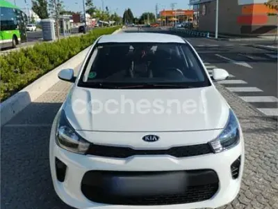 Usado Kia Rio 84 CV (61 kW) 2018 Blanco Berlina