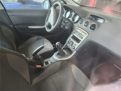 Usado Peugeot 308 120 HP (88 kW) 2008 Vermelho Sedan