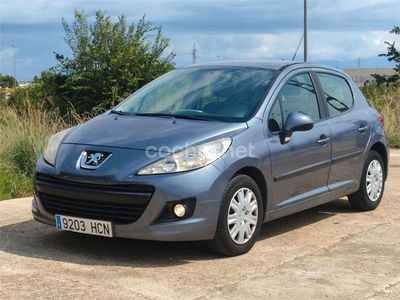 Gris / plata Usado 2011 Peugeot 207 Berlina | 6000 € (Caro)