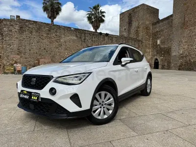 Usado Seat Arona Style 110 CV (80 kW) 2024 Blanco SUV