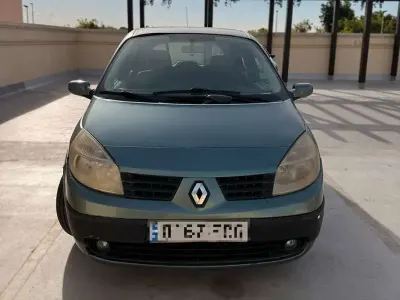Usado Renault Scénic II Dynamique 106 CV (77 kW) 2006 Verde Monovolumen