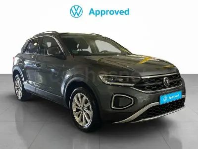 Usado VW T-Roc 115 CV (84 kW) 2025 Gris / plata SUV