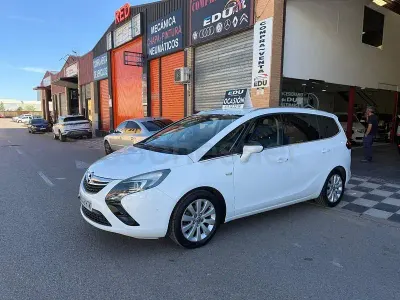 Usado Opel Zafira Tourer Excellence 130 CV (95 kW) 2013 Blanco Monovolumen