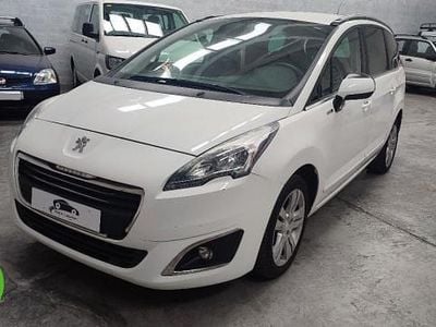 Usado Peugeot 5008 Style 120 CV (88 kW) 2015 Blanco Monovolumen