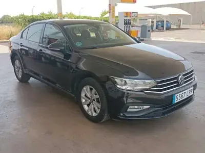Usado VW Passat Executive 150 CV (110 kW) 2021 Negro Berlina