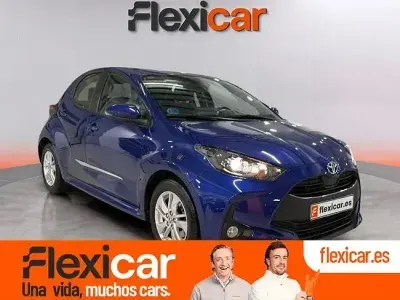 Usado Toyota Yaris Hybrid Active 116 CV (85 kW) 2021 Azul