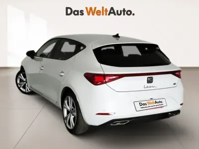 Usado Seat Leon FR 130 CV (95 kW) 2023 Blanco Berlina