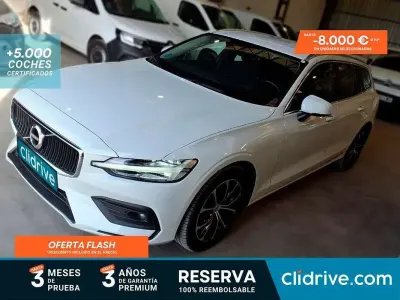 Begagnad Volvo V60 Momentum 197 HK (144 kW) 2021 Vit Kombi