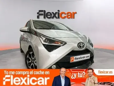 Usado Toyota Aygo X-play 72 CV (52 kW) 2019 Gris Utilitario