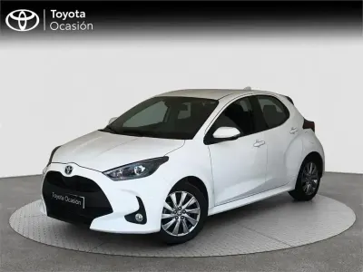 Usado Toyota Yaris Hybrid Active 116 CV (85 kW) 2023 Blanco Monovolumen