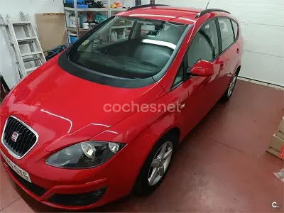 Usado Seat Altea XL Reference 105 CV (77 kW) 2010 Rojo Monovolumen