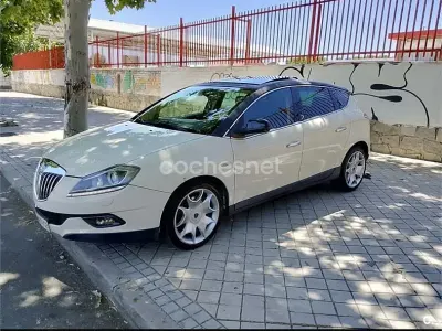 Usado Lancia Delta 190 CV (139 kW) 2010 Beige Utilitario