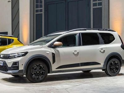 Usado Dacia Jogger Extreme 101 CV (74 kW) 2024 Gris Monovolumen